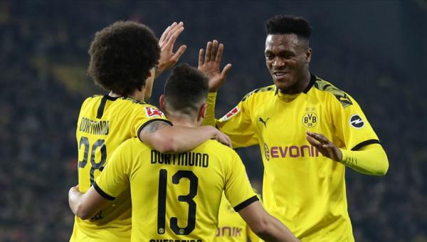 Borussia Dortmund, Eintracht Frankfurt&#039;u 4-0 eledi